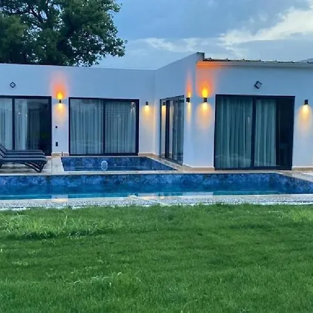 فيلة Grape In Large Pool, Jacuzzi, Private فتحية