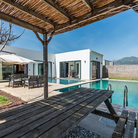 Grape In Large Pool, Jacuzzi, Private فيلة *