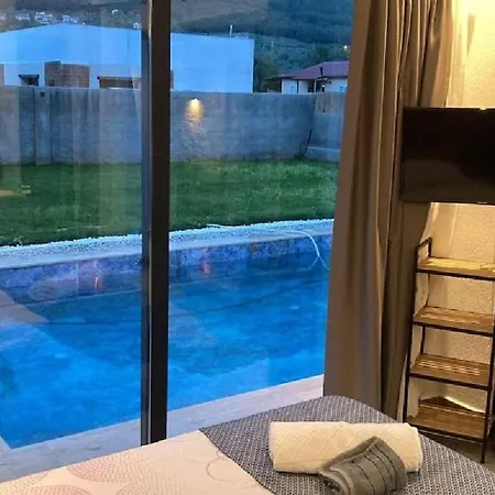 Grape In Large Pool, Jacuzzi, Private Villa