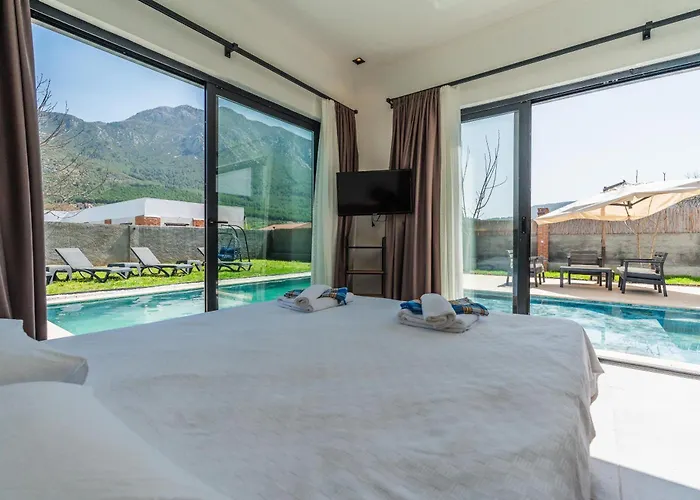 Grape In Large Pool, Jacuzzi, Private فيلة *