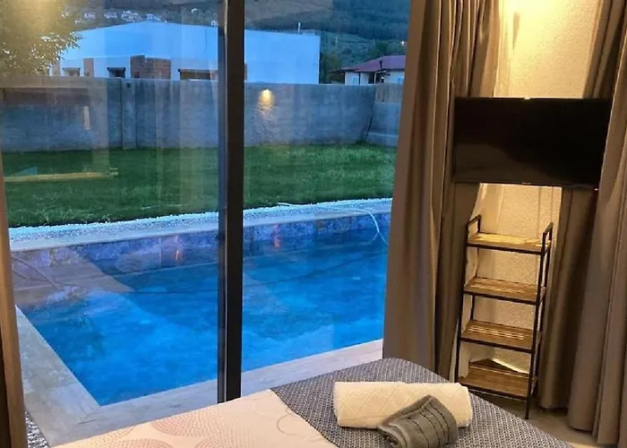 Grape In Large Pool, Jacuzzi, Private فيلة