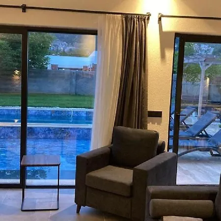 Villa Grape In Large Pool, Jacuzzi, Private